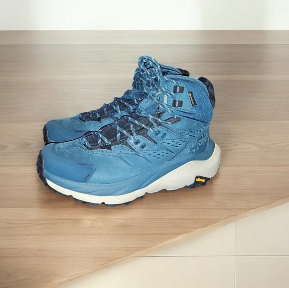 Hoka Shoes - Womens Hoka kaha 2 Gray High-Top Boots with Rugged Sole and Secure Lacing